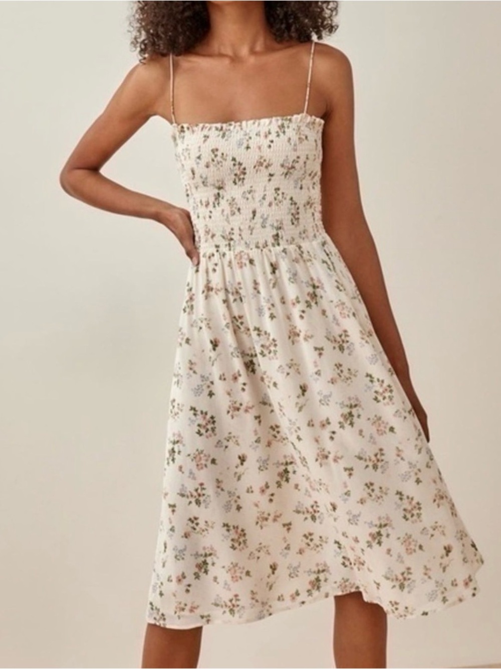 Reformation Sable Smocked Tie
Shoulder Carine Floral Cream Midi
Dress size small
